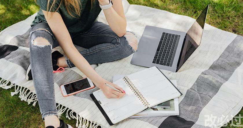 笔栈,笔栈官网,笔栈降AIGC,笔栈论文查重系统